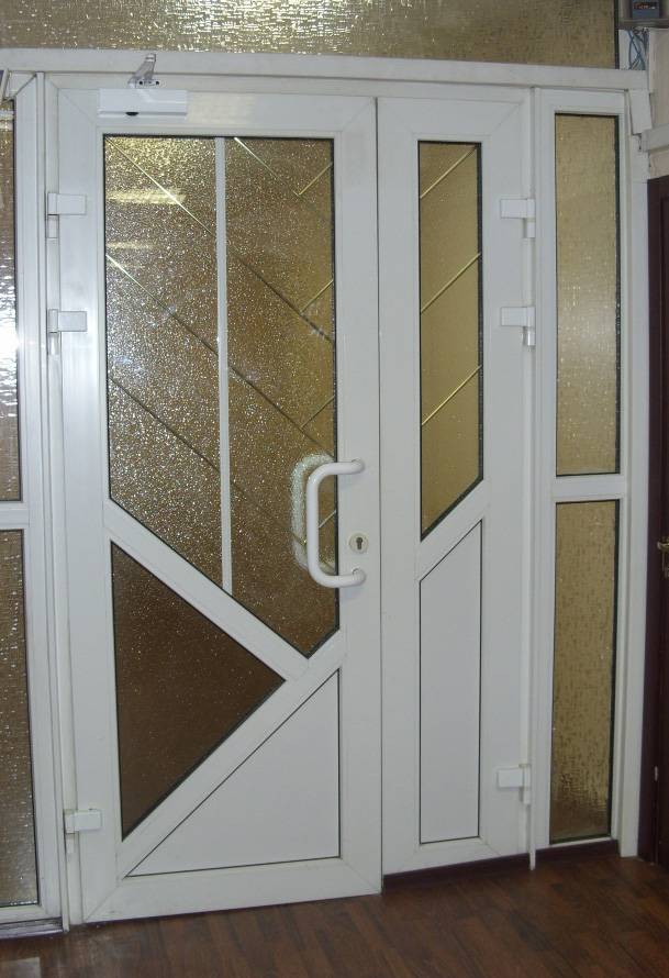 Двери ПВХ в Минске